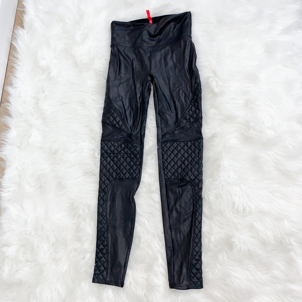 ⭐️⭐️SOLD⭐️⭐️Spanx Black Quilted Faux Leather Leggings S - Picture 6 of 11